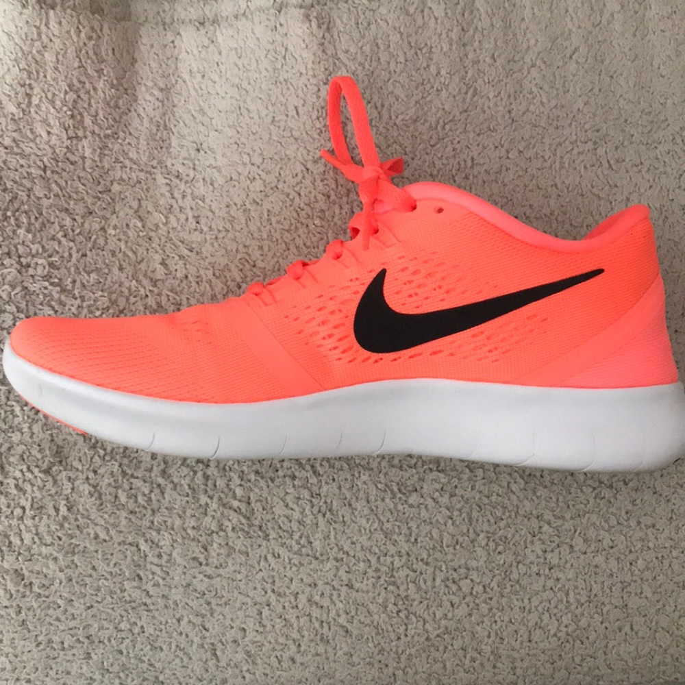 Nike Free Run sneakers coral orange size 8.5 womens